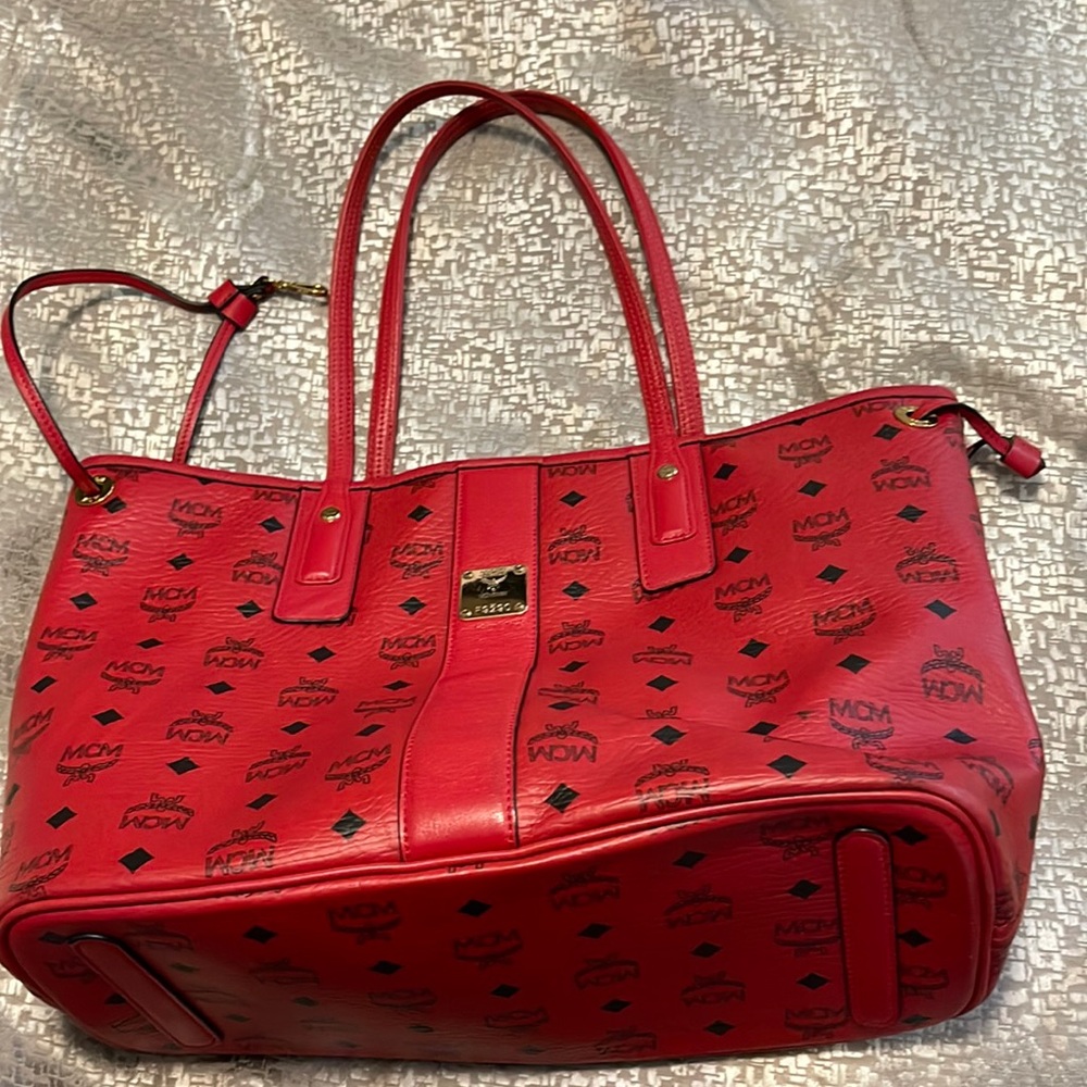 MCM Liz Reversible XL Tote in Red used